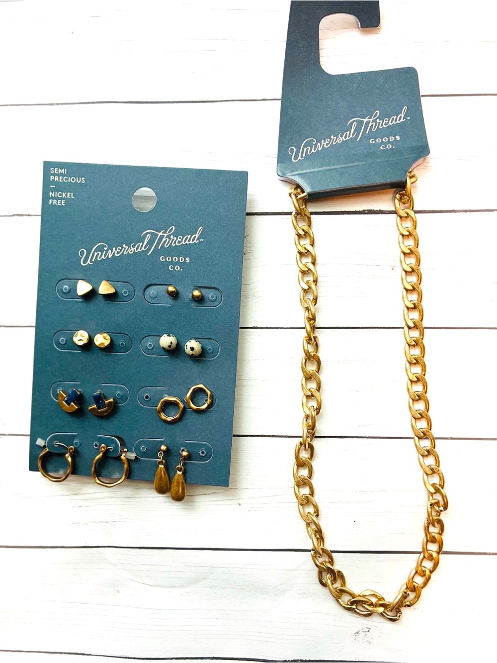 NEW NWT Universal Thread Matte Gold Chain Necklace and Stud Earring Set $30